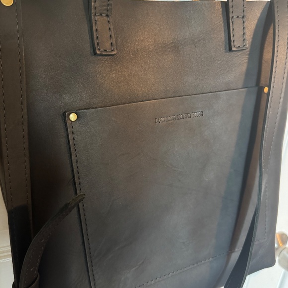 Portland Leather Crossbody Tote Large - Picture 8 of 9